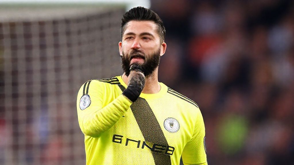 压哨转会！多纳鲁马赴曼城体检 埃德森确定加盟费内巴切